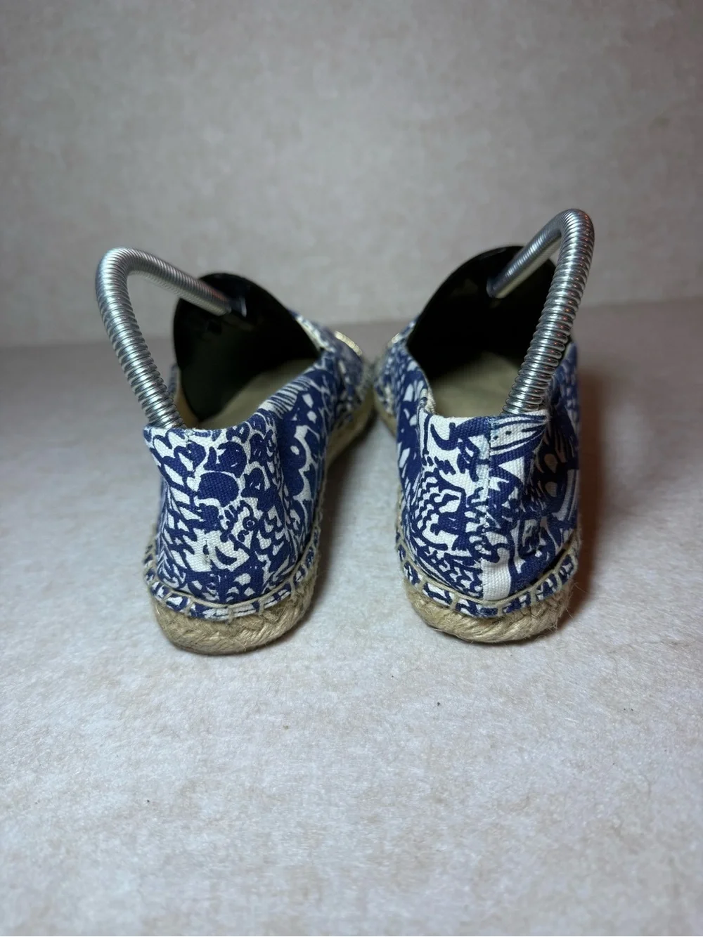 Lilly Pulitzer Upstream Blue Floral Canvas Espadrille Flats Gold Cap Toe SZ 7